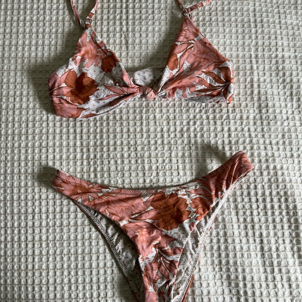 Reversible bikini bottoms